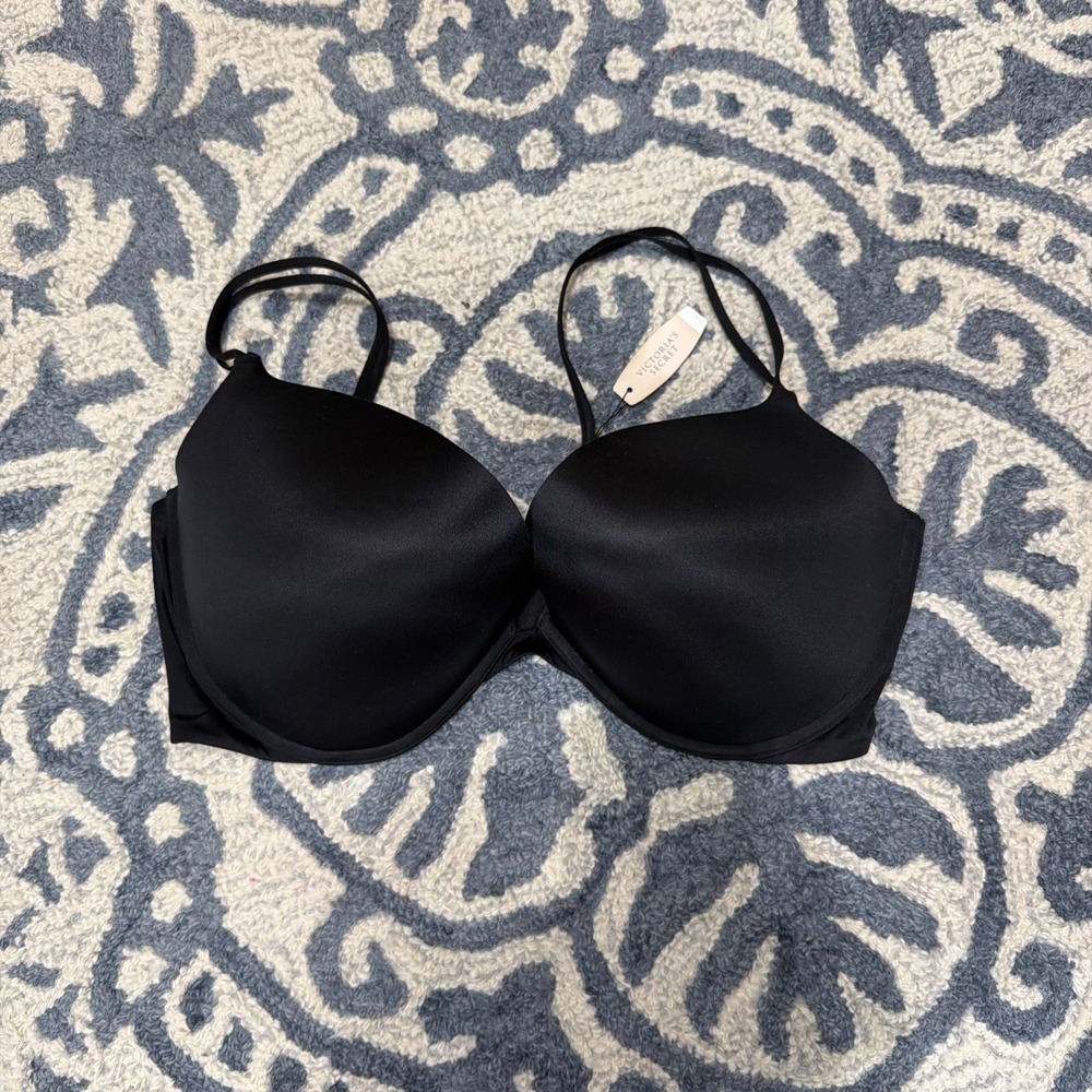 Victoria's Secret Very Sexy Push-Up Bra 38DD Black Padded Underwire NWT
